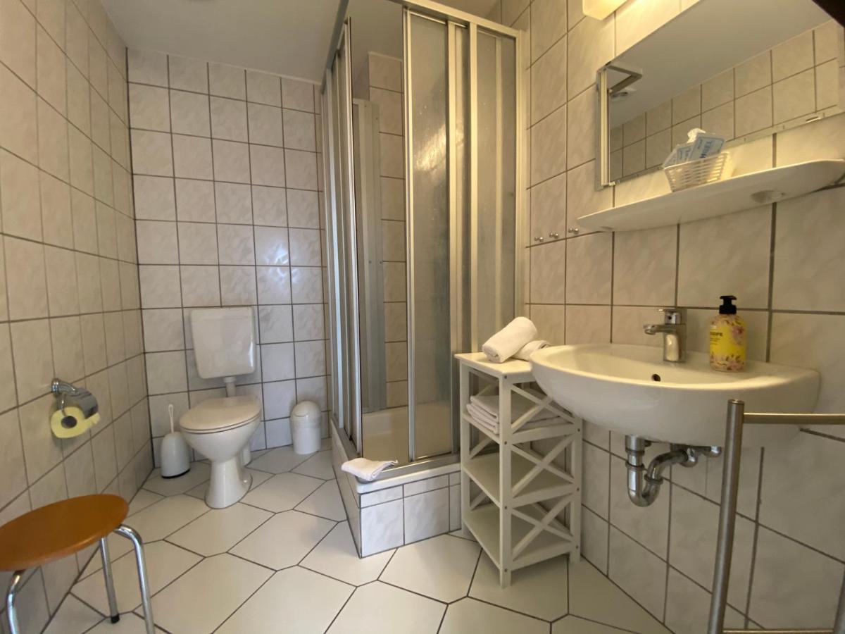 Pension Zum Blumchen ชเวียรีน ภายนอก รูปภาพ