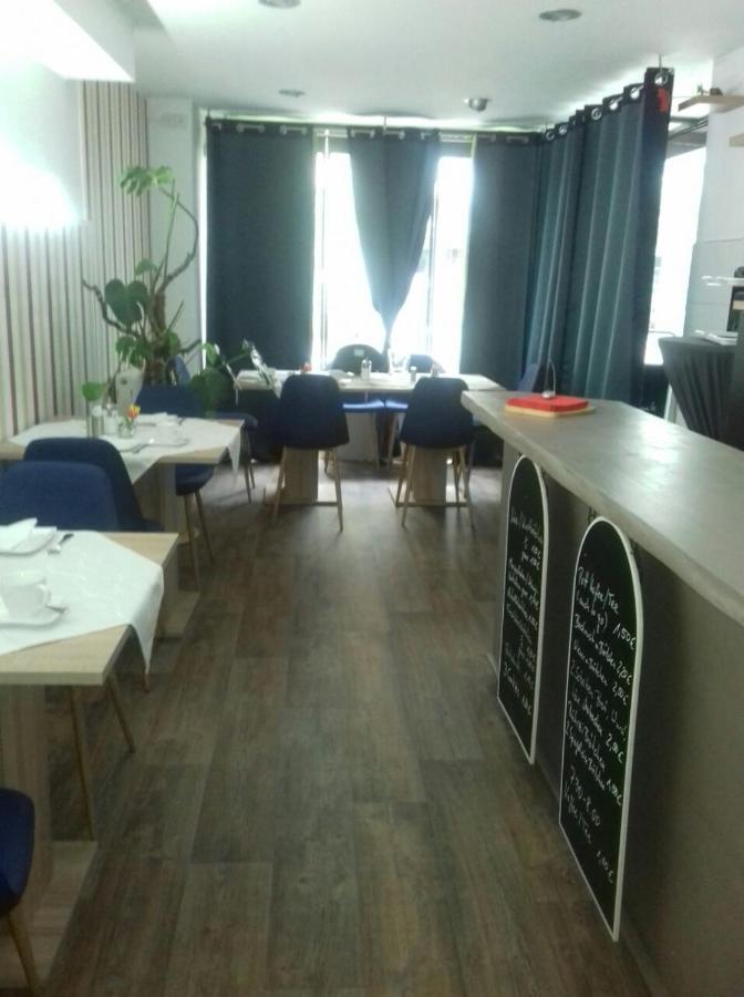 Pension Zum Blumchen ชเวียรีน ภายนอก รูปภาพ