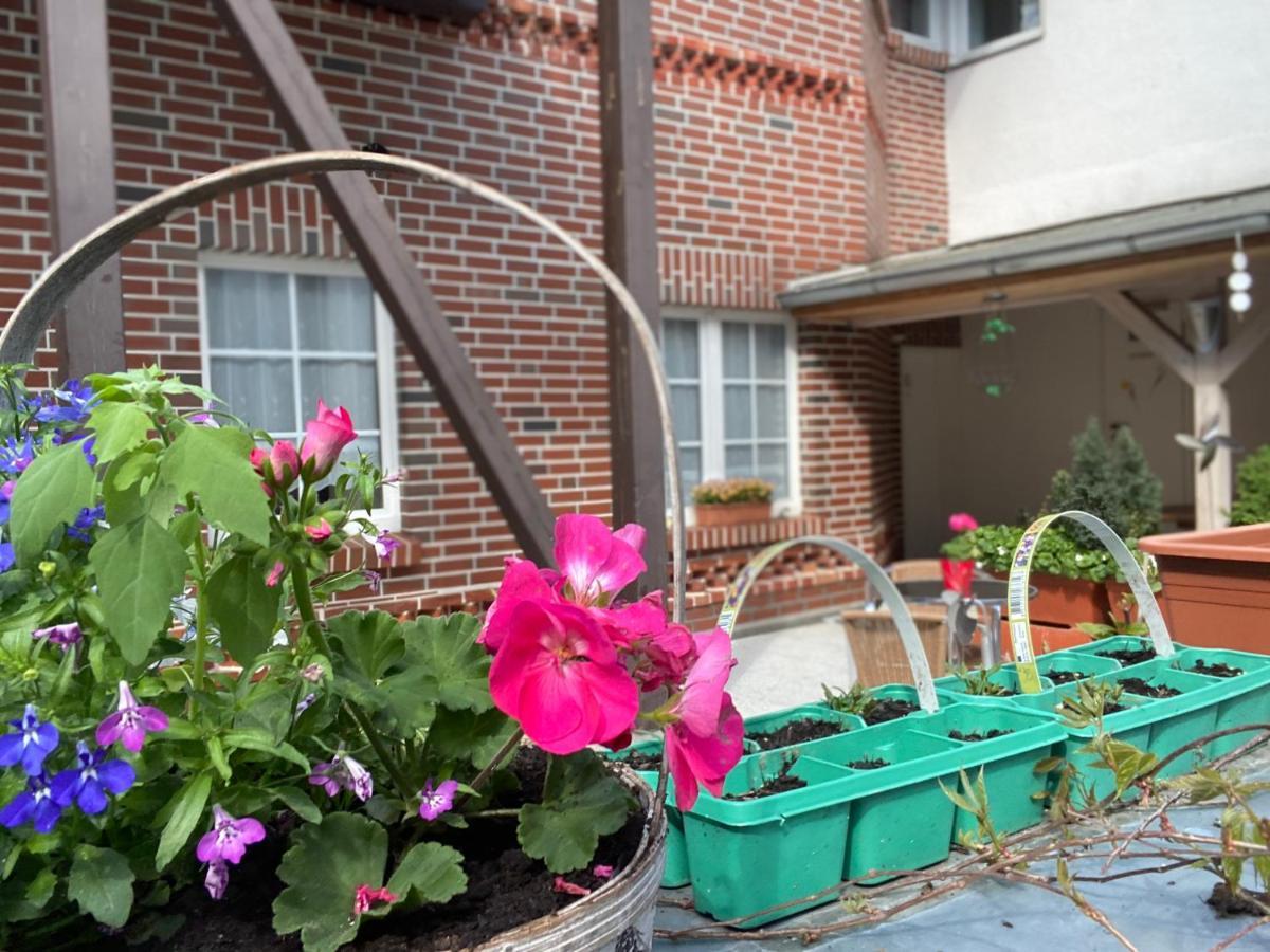 Pension Zum Blumchen ชเวียรีน ภายนอก รูปภาพ
