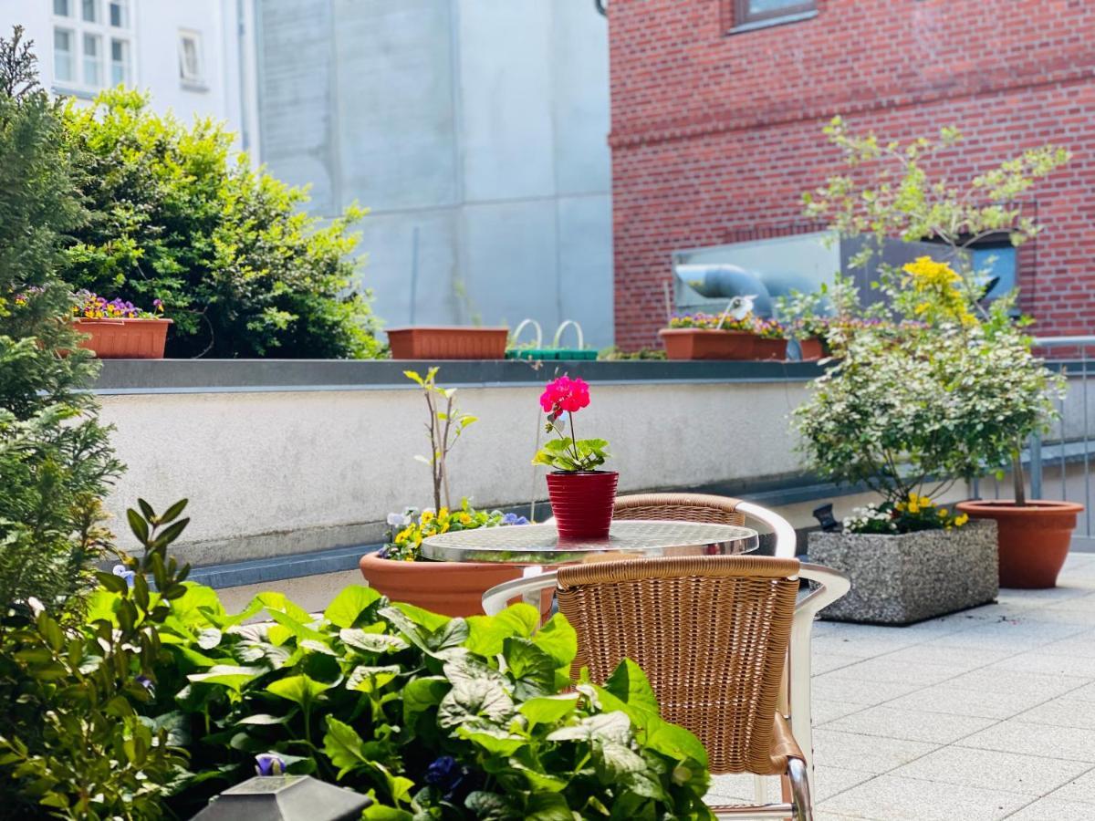 Pension Zum Blumchen ชเวียรีน ภายนอก รูปภาพ