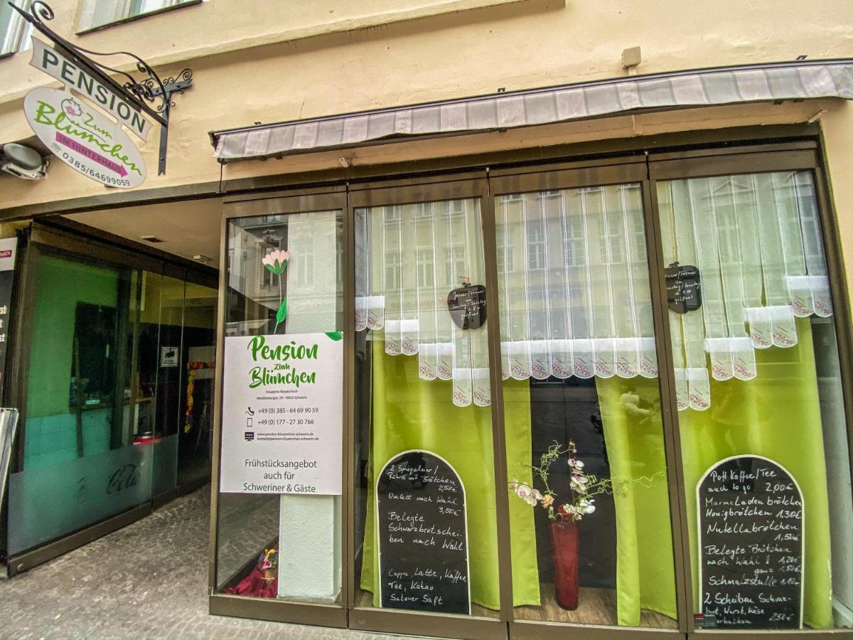 Pension Zum Blumchen ชเวียรีน ภายนอก รูปภาพ